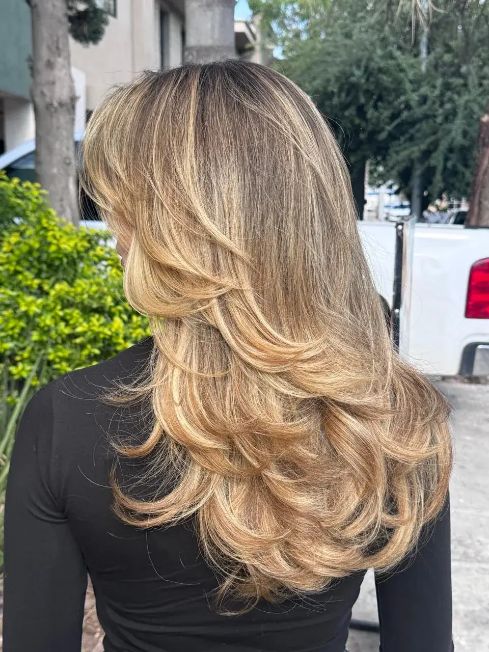 Cabello largo con balayage y extensiones realizado en K!S