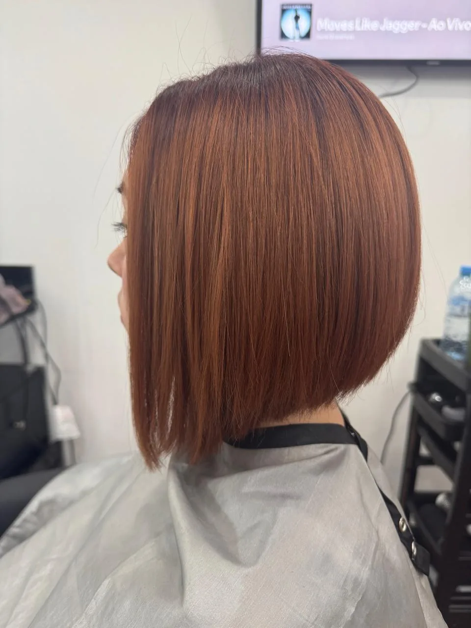 Corte bob con color cobrizo realizado en K!S