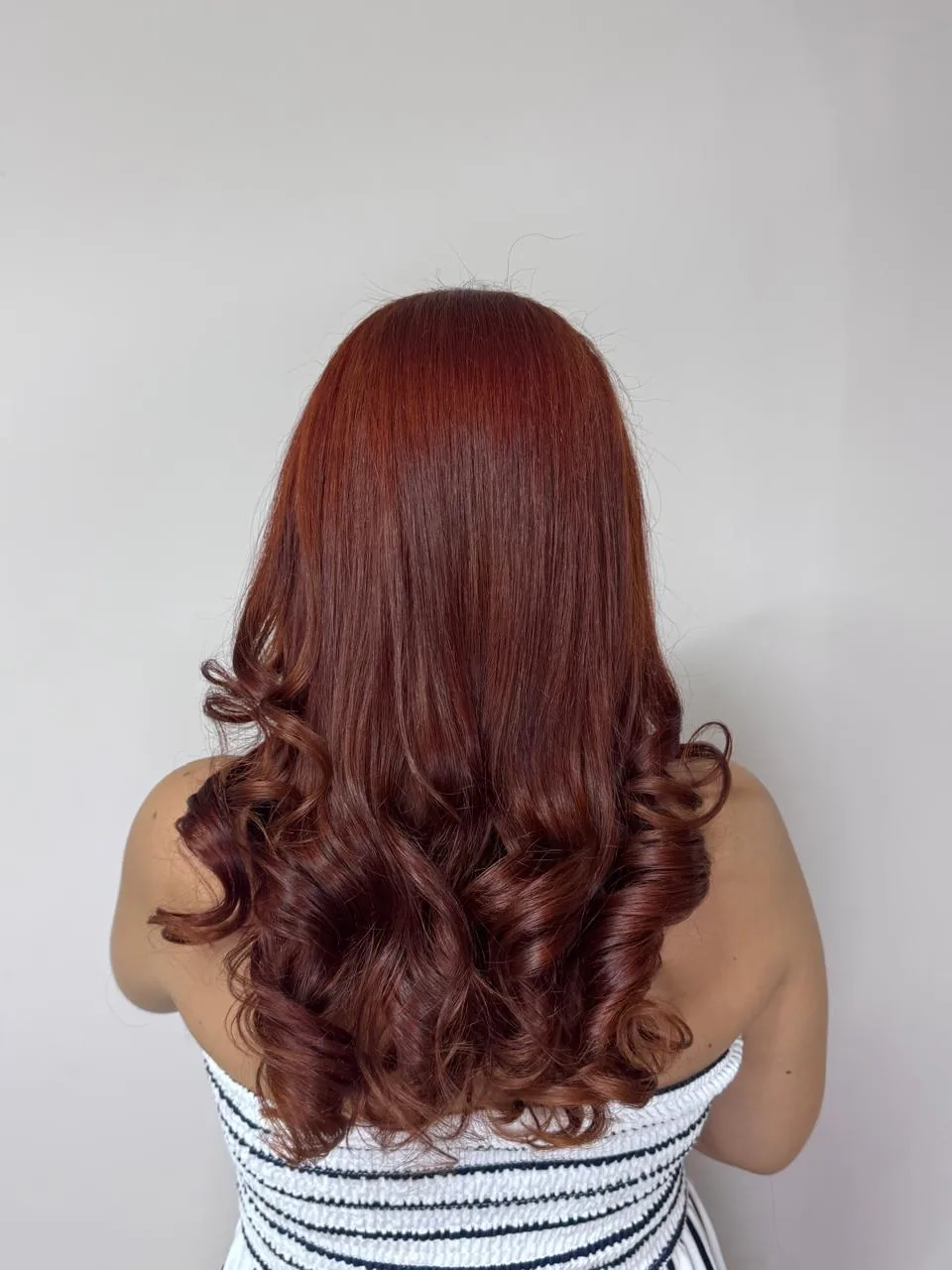 Coloración cobriza con ondas realizada en K!S