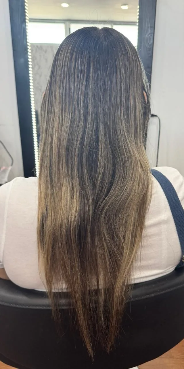 Antes: cabello oscuro y apagado
